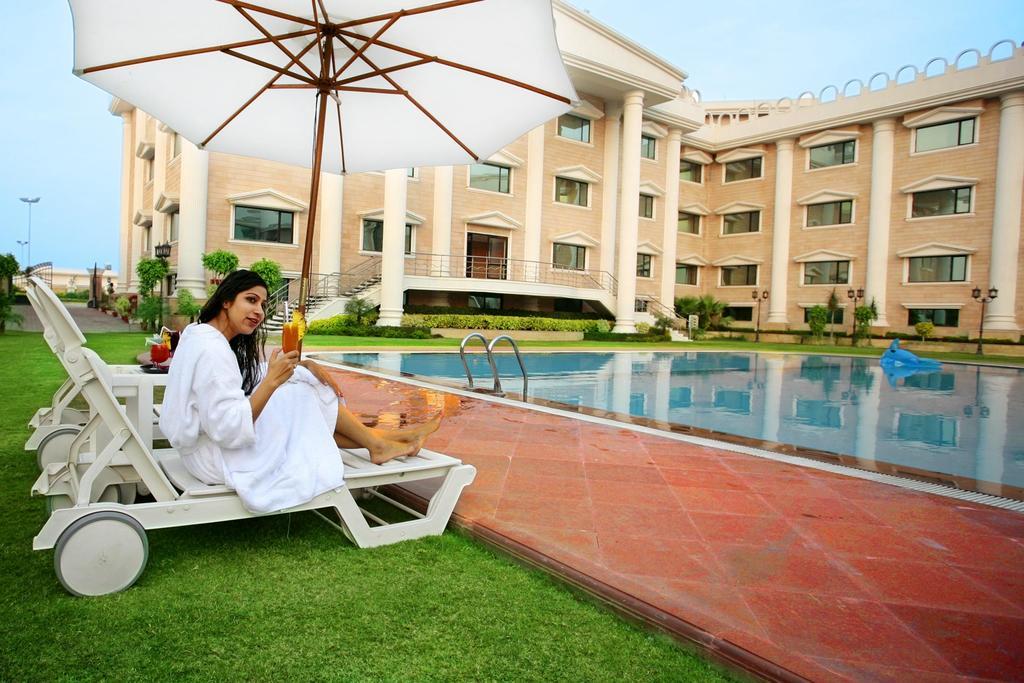 Holiday Regency Moradabad Exterior foto