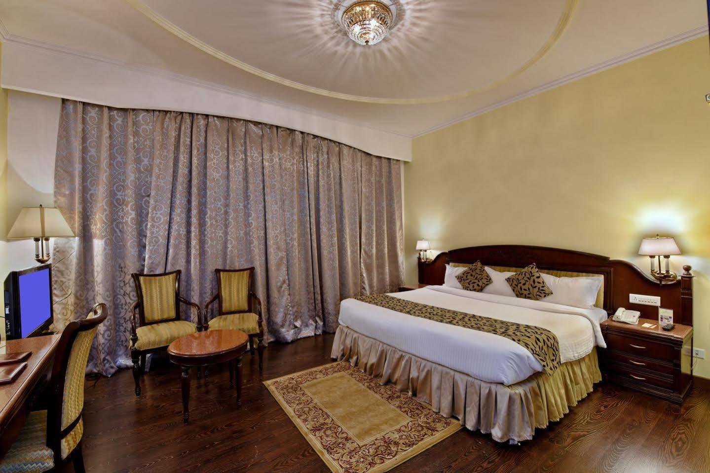 Holiday Regency Moradabad Exterior foto